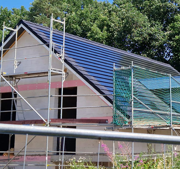 Dachdecker Bad Oldesloe - Dachsanierung in Bad Oldesloe mit Photovoltaik